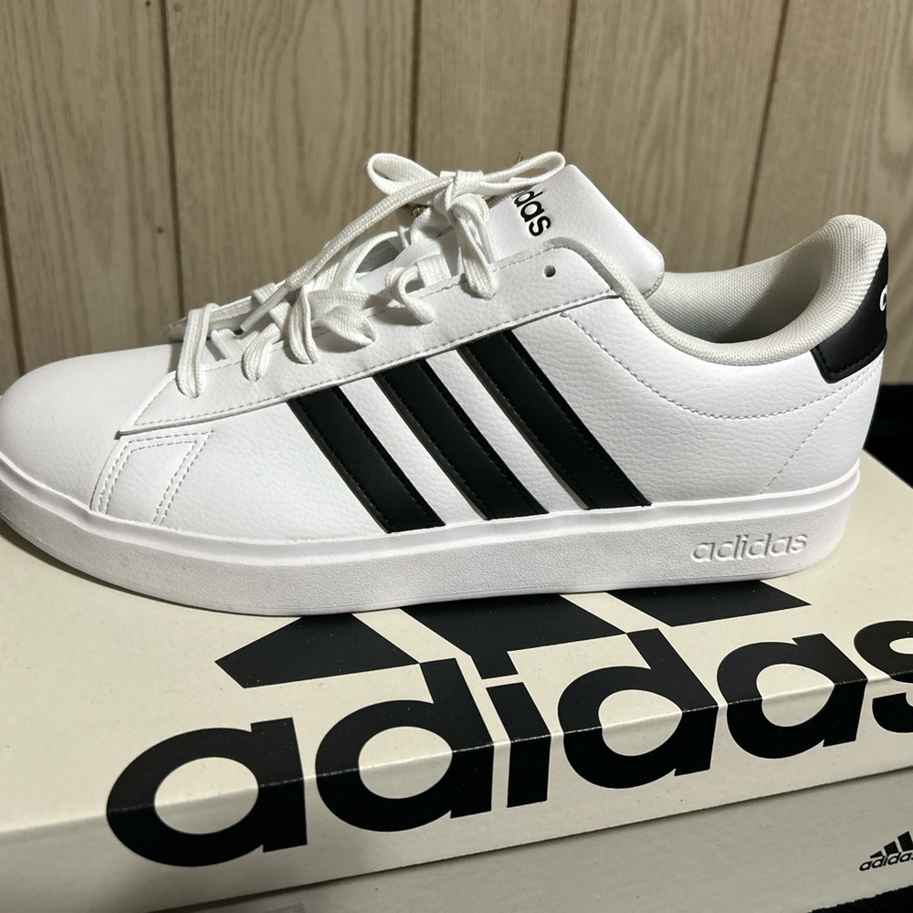 Adidas grand court 2.0 NWT